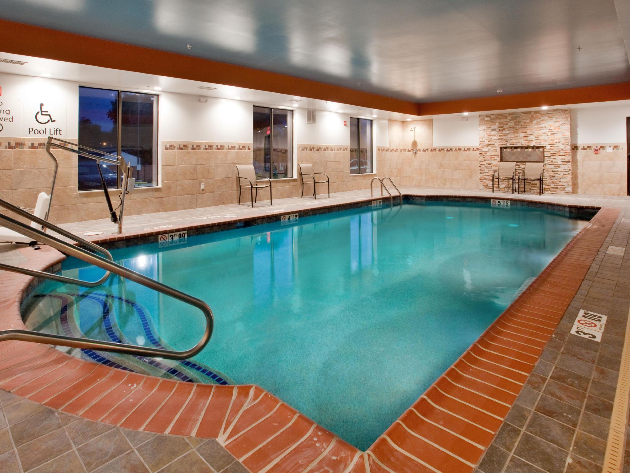 Holiday Inn Express & Suites St Louis Airport By Ihg Woodson Terrace Exteriör bild