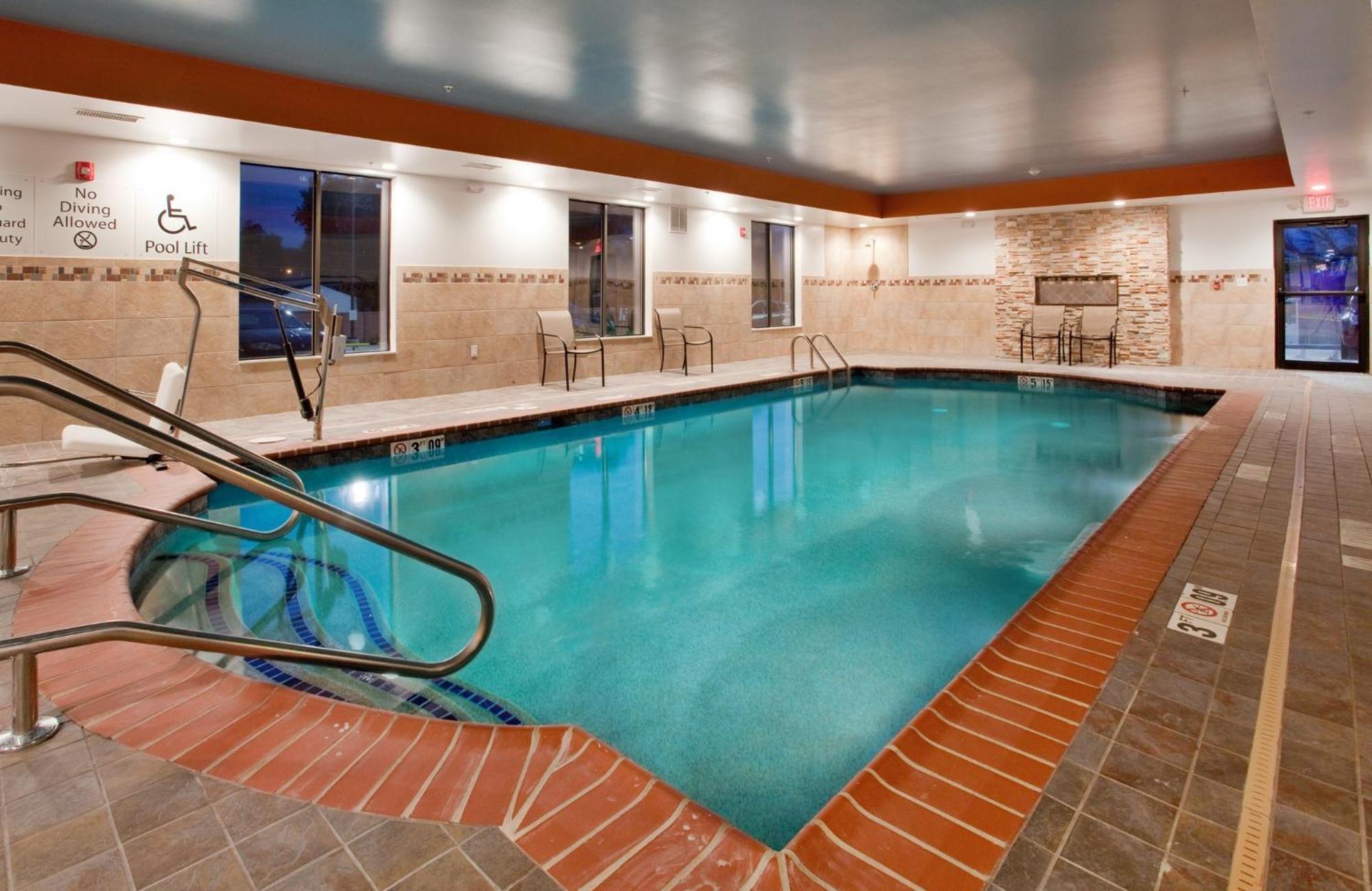 Holiday Inn Express & Suites St Louis Airport By Ihg Woodson Terrace Exteriör bild