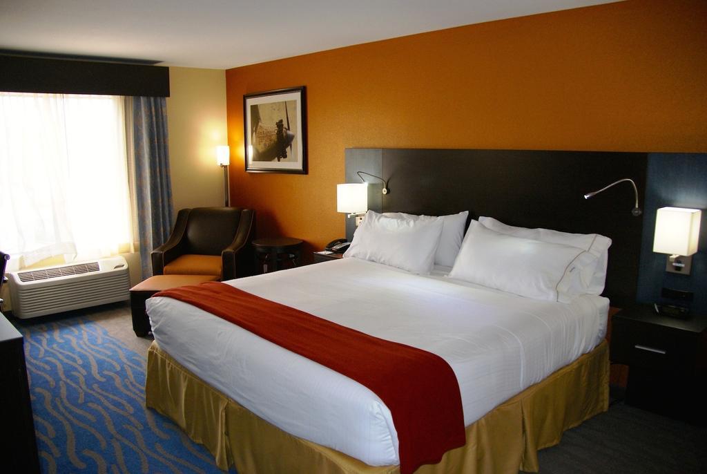 Holiday Inn Express & Suites St Louis Airport By Ihg Woodson Terrace Rum bild