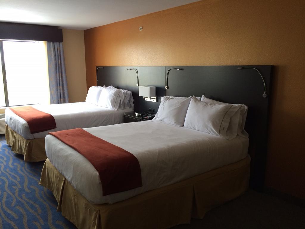 Holiday Inn Express & Suites St Louis Airport By Ihg Woodson Terrace Rum bild